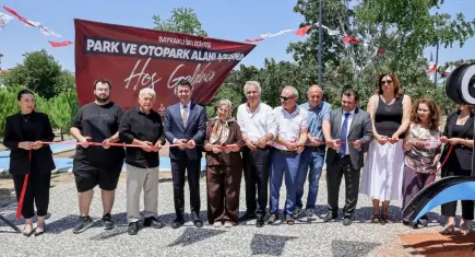 Bayraklı'da yeni park ve otopark törenle hizmete açıldı