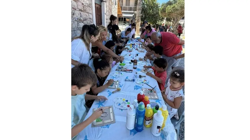 Çeşme’de çocuklar yaz tatilini yaratıcı atölyelerle renklendiriyor haberinin görseli