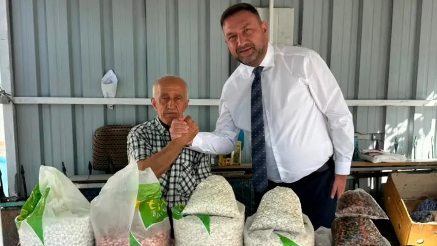 CHP’li Utku Gümrükçü Kadifekale sokaklarında mesaisini sürdürdü haberinin görseli