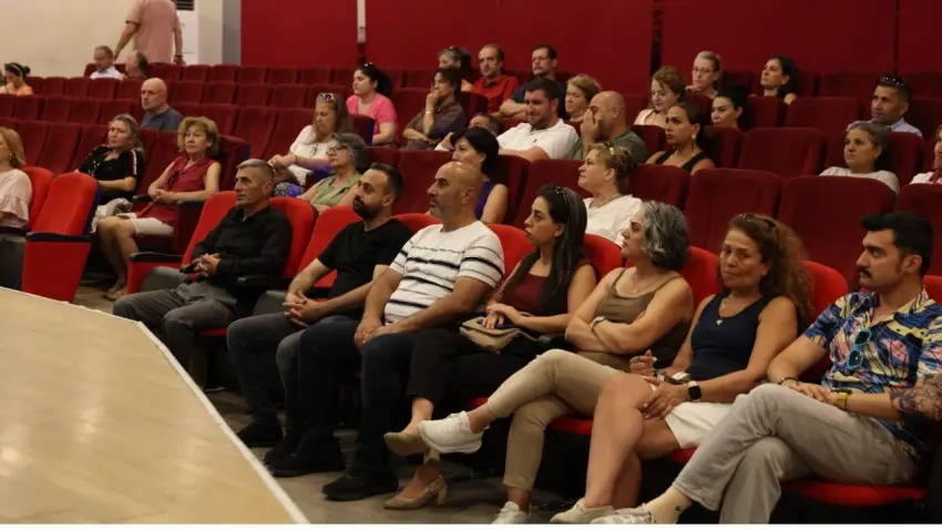 Çiğli’de balkonlar mini tarlaya dönüşüyor haberinin görseli