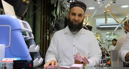 İzmir’de bir kuyumcunun eşi 400 bin lirayı çöpe attı
