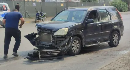 İzmir'de kaza: Otomobil ile cip çarpıştı, 4 kişi yaralandı
