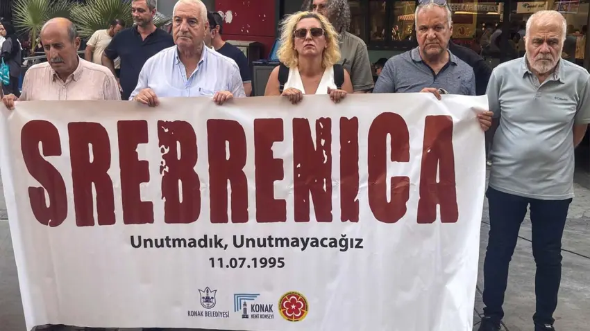 İzmir'de Srebrenitsa Soykırımı'nda hayatını kaybedenler anıldı haberinin görseli