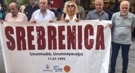 İzmir'de Srebrenitsa Soykırımı'nda hayatını kaybedenler anıldı
