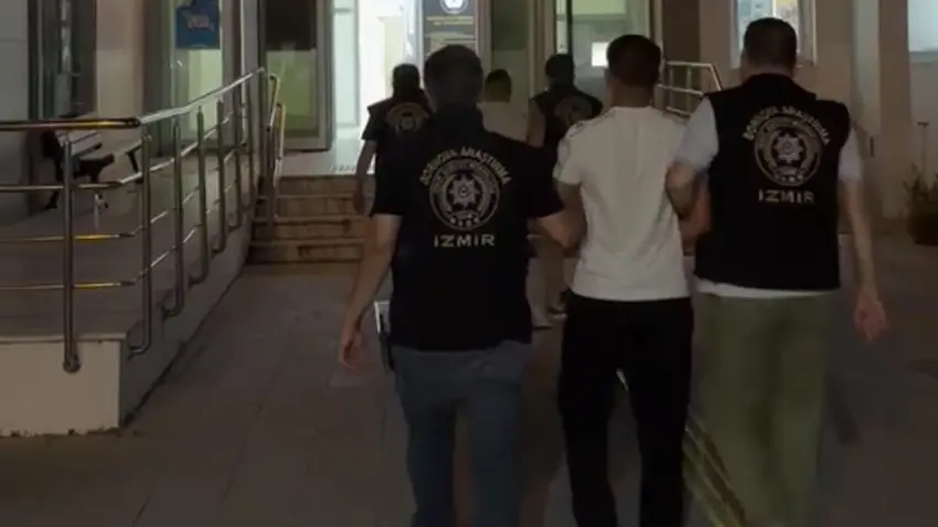 İzmir haber: Bornova'da 280 bin sentetik ecza ele geçirildi haberinin görseli