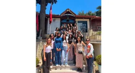 İzmirli liseliler kentin tarihiyle buluştu