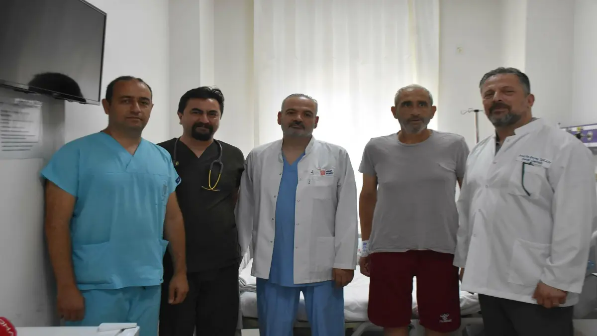 Kalbindeki kitle, kaburgadan çıkarıldı görseli