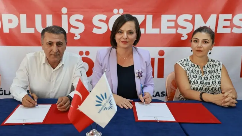 Karabağlar Belediyesi'nde Toplu İş Sözleşmesi çiçekler ve halaylarla imzalandı haberinin görseli