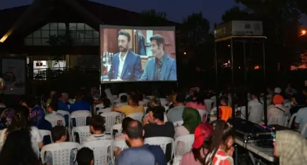 Bornova'da mahallelere sinema geliyor