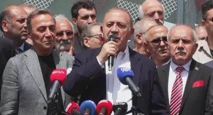 CHP İstanbul İl Kongresi'nin iptali davasında duruşma ertelendi: Gürsel Tekin göreve devam edecek