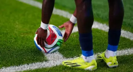 FIFA sahayı parça parça satıyor: Dünya Kupası finalinde bir tutam çim 450 dolar!