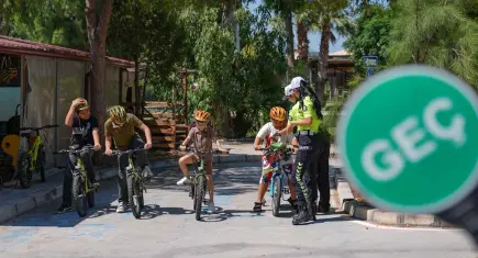 İzmir polisinden özel gereksinimli çocuklara trafik eğitimi