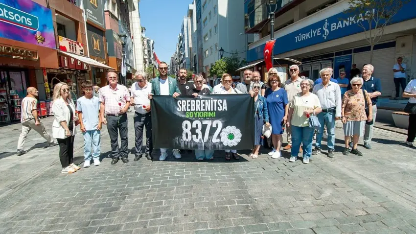 Karşıyaka'da Srebrenitsa şehitleri anıldı haberinin görseli
