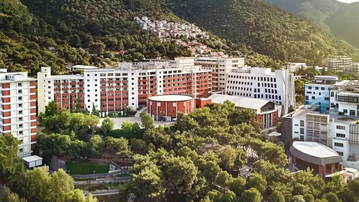 Geleceğin mühendisleri geri dönüşüm için yapay zeka destekli robot geliştirdi görseli