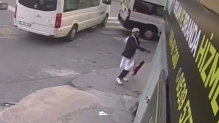 İş yerindeki Türk bayrağını söküp yere atan şüpheli tutuklandı  haberinin görseli