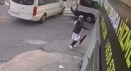 İş yerindeki Türk bayrağını söküp yere atan şüpheli tutuklandı 
