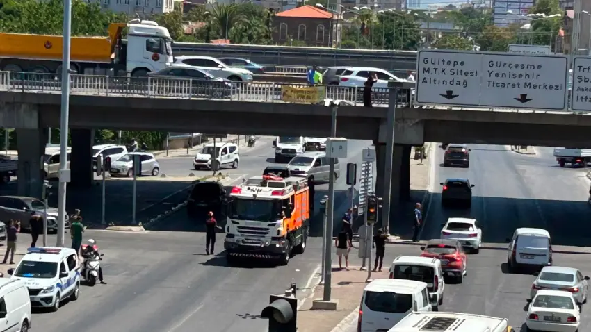 İzmir haber: Konak’ta intihar girişimi! Genç kadın atlamak için köprüye çıktı haberinin görseli