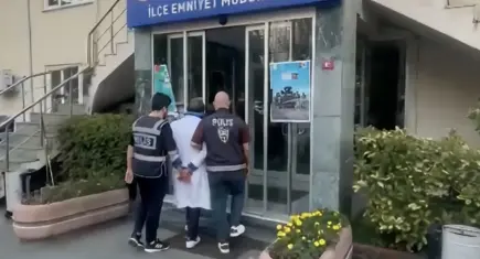Kağıthane'de Türk bayrağını yere atan şüpheli yakalandı