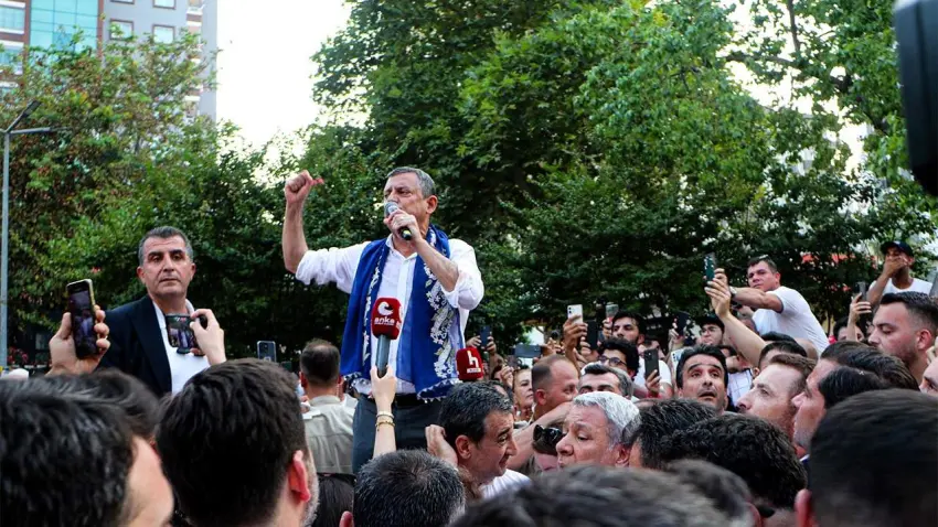 Özgür Özel: Ya bir yol bulacağız ya da yeni bir yol açacağız haberinin görseli