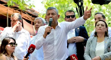 Özgür Özel: Hukuk mücadelemizi sürdüreceğiz