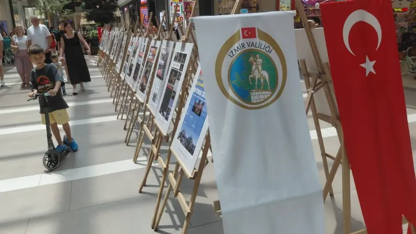 "15 Temmuz Manşetleri" sergisi Karşıyaka'da ziyaretçilerini ağırlıyor haberinin görseli