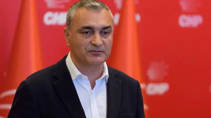 Ahmet Telli'nin törenindeki çelenk gerginliğine Müslim Sarı'dan açıklama haberinin görseli