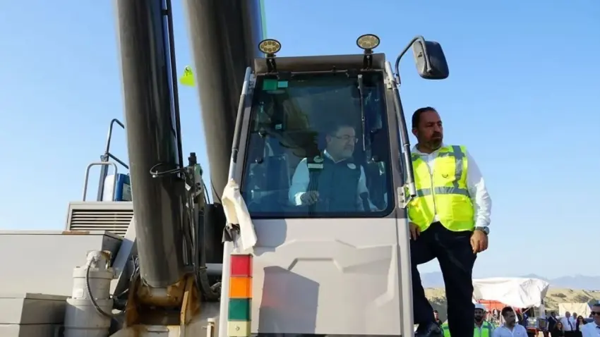 Bakan Yumaklı şantiyede vinç başına geçti: KKTC’nin 50 yıllık su güvencesi için 69 milyarlık dev yatırım! haberinin görseli