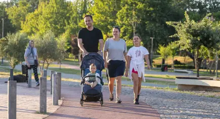 Başkan Eşki hafta sonunu Bornovalılarla parkta geçirdi