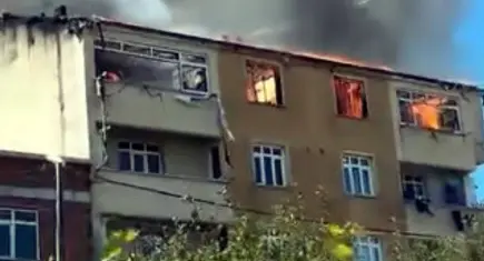 İstanbul’da korkutan yangın: 2 daire kullanılmaz hale geldi