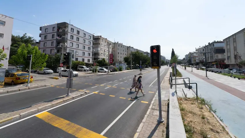 İzmir Büyükşehir Belediyesi, Cemil Şeboy Caddesi'ni yeniledi haberinin görseli