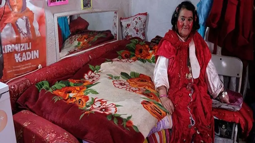 'Kırmızılı kadın' Sultan, hayatını kaybetti haberinin görseli
