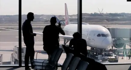 Uçakta sigara krizi: Pilot kalkışı iptal etti, yolcu polis eşliğinde indirildi