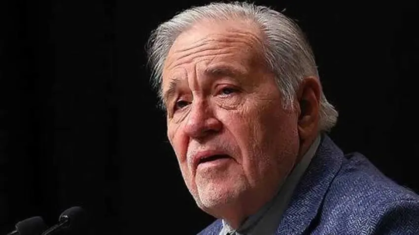 İlber Ortaylı'nın eşyalarının satıldığı iddiasına kızından yanıt: Çay fincanıyla değil, kitaplarıyla anılmak isterdi haberinin görseli