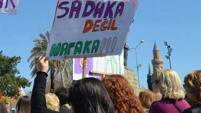 Kadın Koalisyonu'ndan nafaka tepkisi haberinin görseli