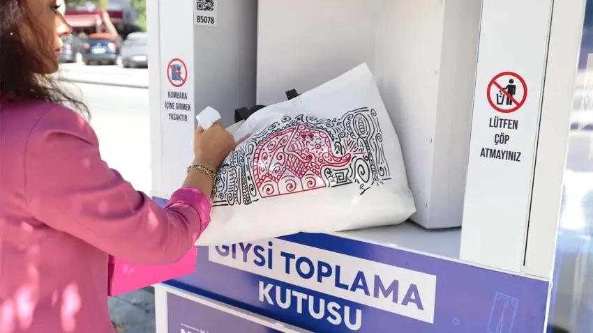Konak’ta eski giysiler çöpe değil geri dönüşüme gidiyor haberinin görseli