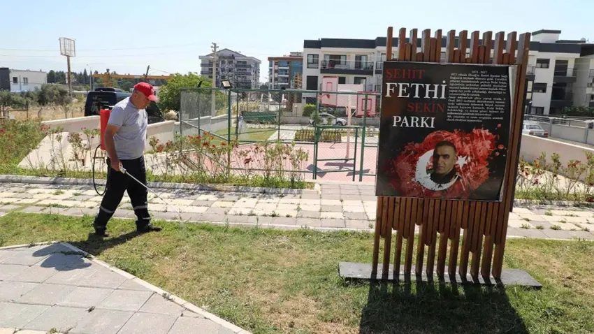 Menderes’te park ve yeşil alanlara yaz bakımı haberinin görseli