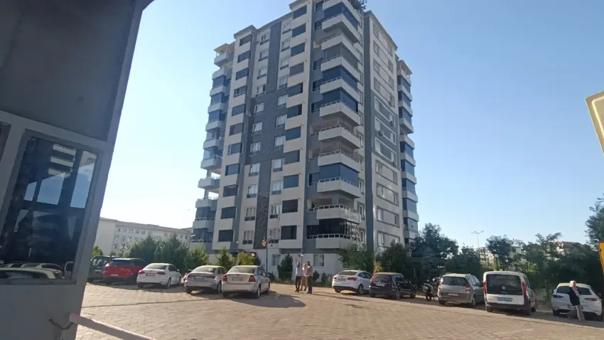 Asansörün aniden hareket etmesi sonucu sıkışan 66 yaşındaki kadın öldü haberinin görseli
