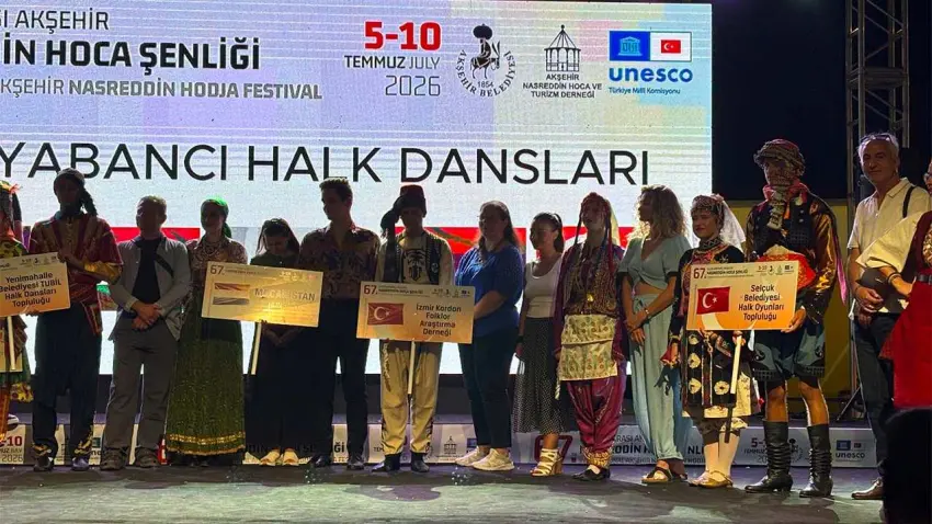 Efes Selçuk Halk Oyunları Ekibi Akşehir’de sahne aldı  haberinin görseli