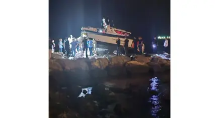 Giresun’da sahil güvenlik botu kayalıklara çarptı: 2 personel yaralandı