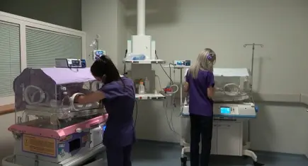 Hemşire kılığına girerek yenidoğan servisinden bebek kaçırmaya çalıştı