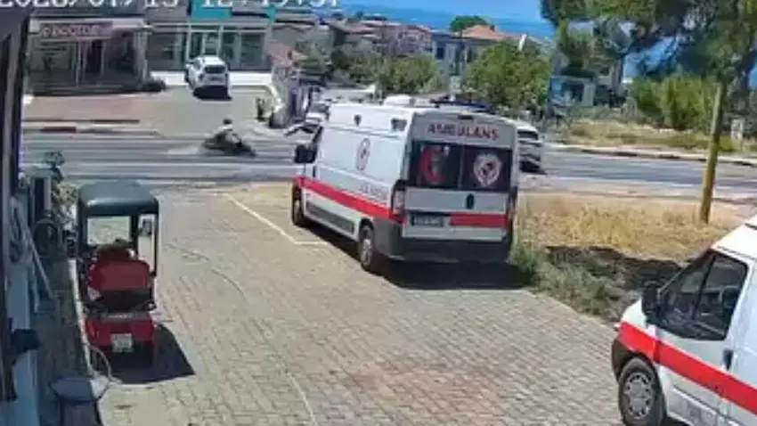İzmir'de otomobil ile çarpışan motosikletin sürücüsü hayatını kaybetti haberinin görseli