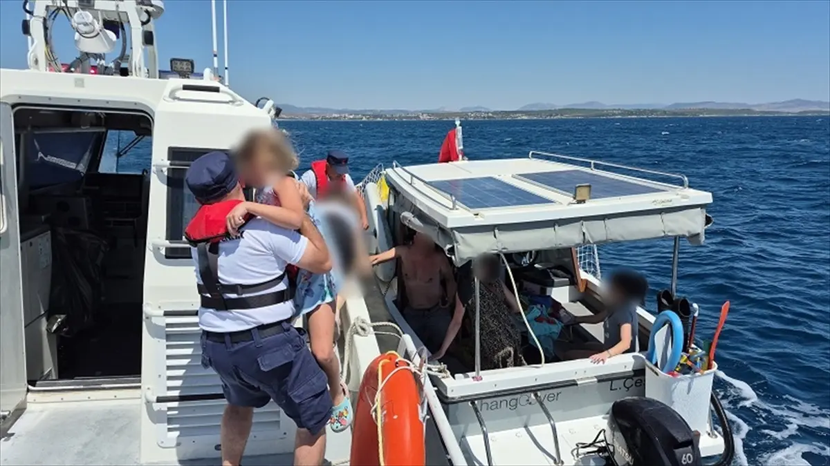 İzmir haber: Denizde rahatsızlanan 2 kişi için sahil güvenlik harekete geçti