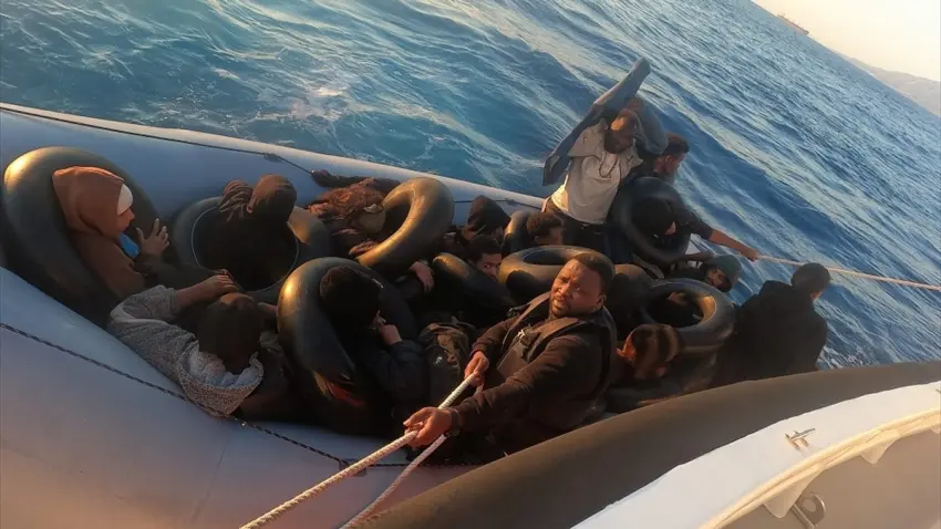 İzmir haber: Karaburun açıklarında 21 düzensiz göçmen kurtarıldı haberinin görseli