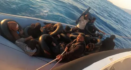 İzmir haber: Karaburun açıklarında 21 düzensiz göçmen kurtarıldı