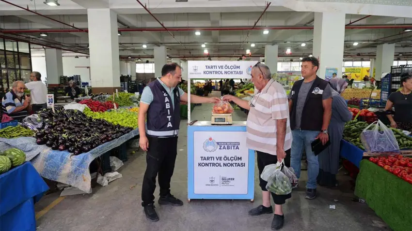 Konak Belediyesi’nden tüketici dostu hamle: Tartı kontrol noktaları ile eksik gramaja geçit yok haberinin görseli