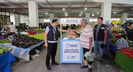 Konak Belediyesi’nden tüketici dostu hamle: Tartı kontrol noktaları ile eksik gramaja geçit yok