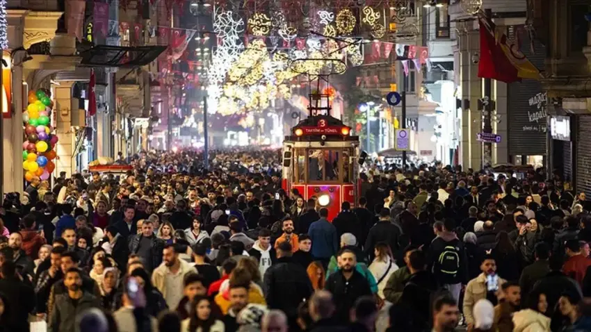 Türkiye neden göç ediyor? Gençlerde eğitim, erkeklerde daha iyi yaşam arayışı! haberinin görseli