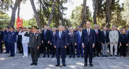 15 Temmuz şehitleri İzmir'de düzenlenen törenle anıldı