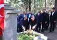 AK Parti'li Saygılı, 15 Temmuz şehitlerini ziyaret etti