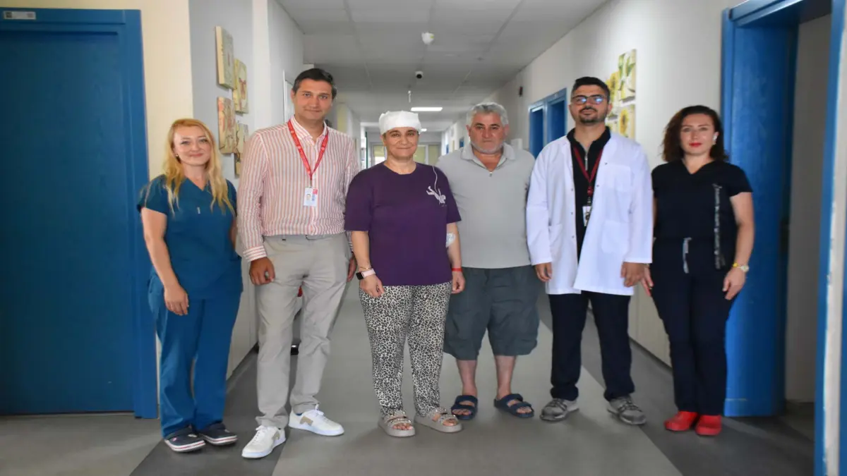 Beynindeki 8 santimetrelik tümör hibrit yöntemle başarıyla çıkarıldı görseli